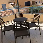 Kings Palace - Modern And Stylish Pool Facing Apartment