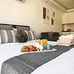 Phaedrus Living: Seaside Luxury Flat Athina 116
