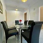 Seaside Two Bedroom Modern Flat In Tourist Area