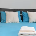Alexis Apartments - Newly Renovated 2-Bedroom With Swimming Pool