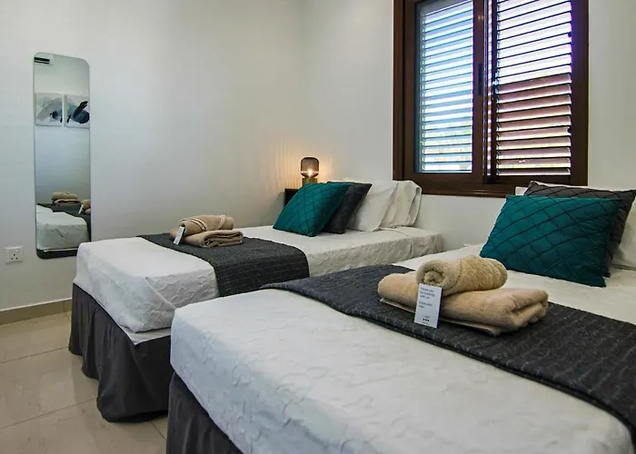 Phaedrus Living: Seaside Flat Constantinos 113