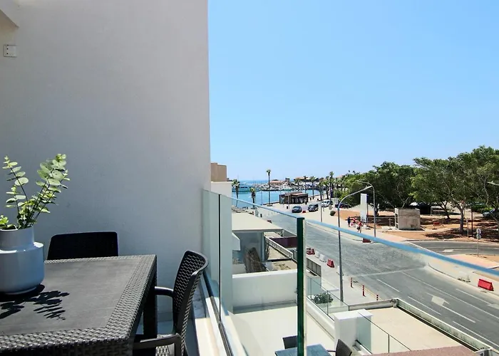 Phaedrus Living - Seaside Executive Flat Harbour 207