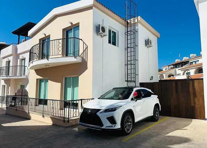 Three Bedroom Casa De Paphos