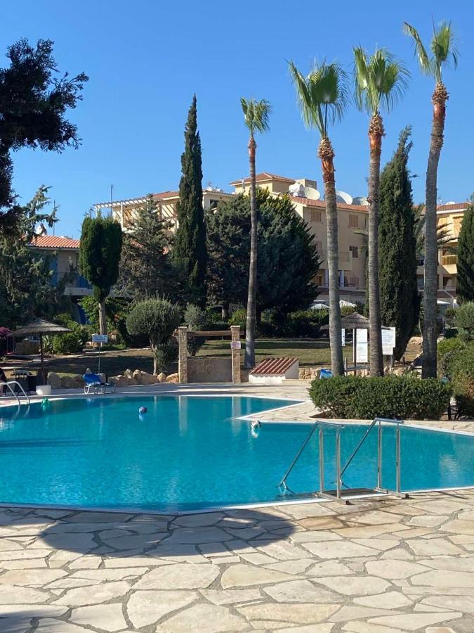 Regina Garden Renovated & Lovely Apartment, Apartamento Paphos