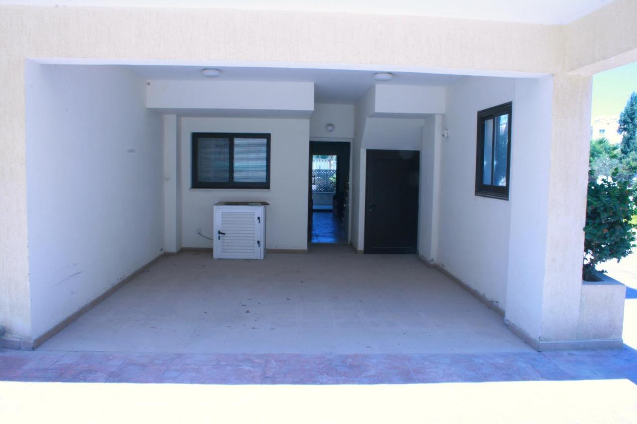 Queens Gardens 2 Bedrooms Apartment