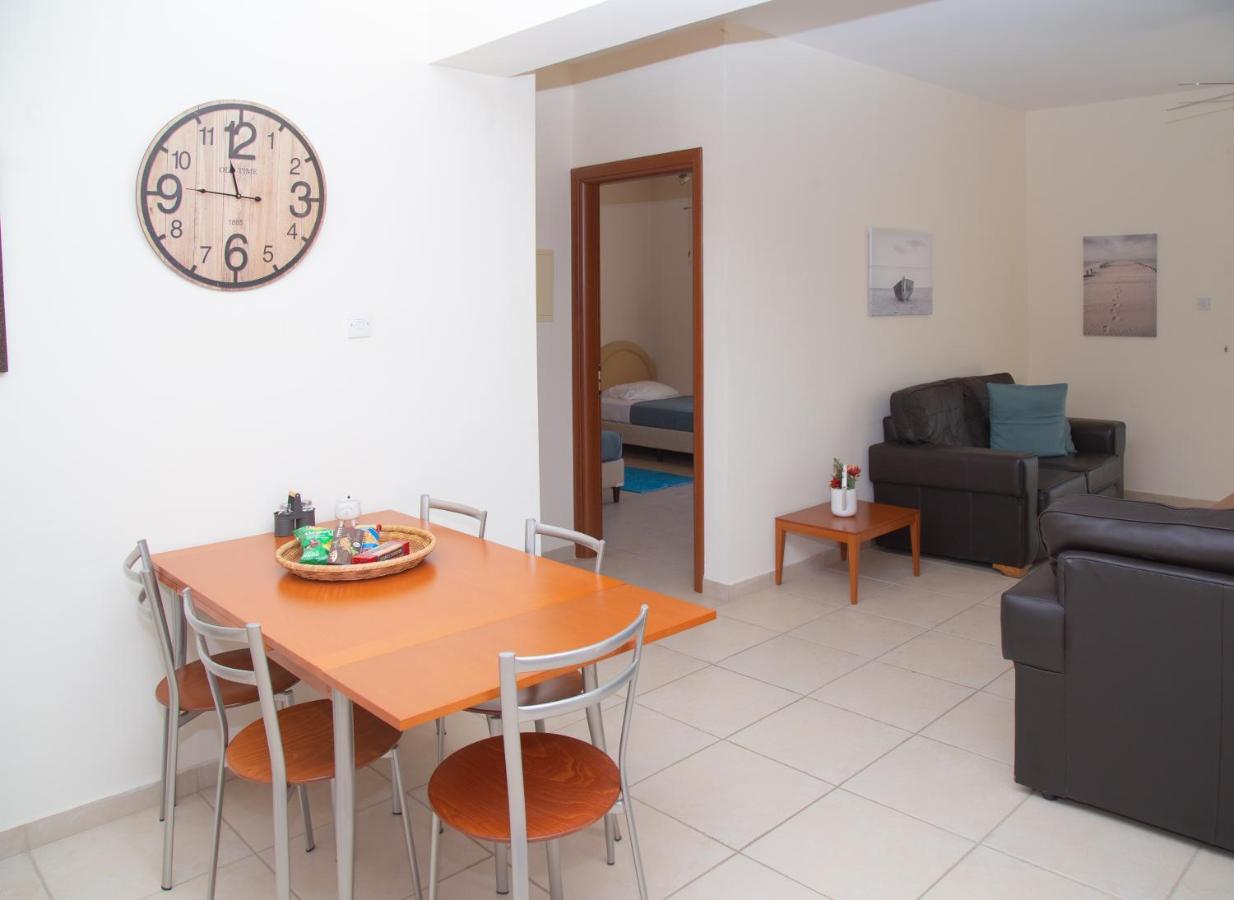 Apartamento 2 Bedroom Cates Top Floor Peaceful With Pool! Paphos