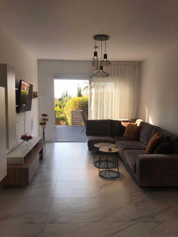 Regina Garden Renovated & Lovely Apartment, * Paphos