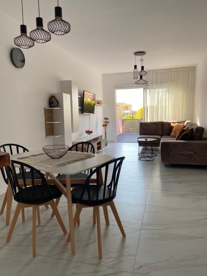 Regina Garden Renovated & Lovely Apartment,