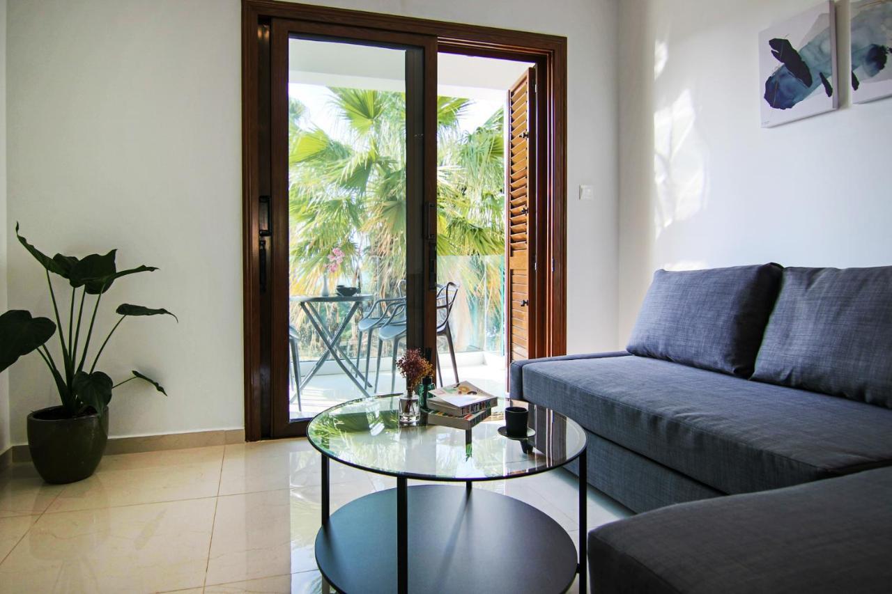Phaedrus Living: Seaside Flat Constantinos 113 *