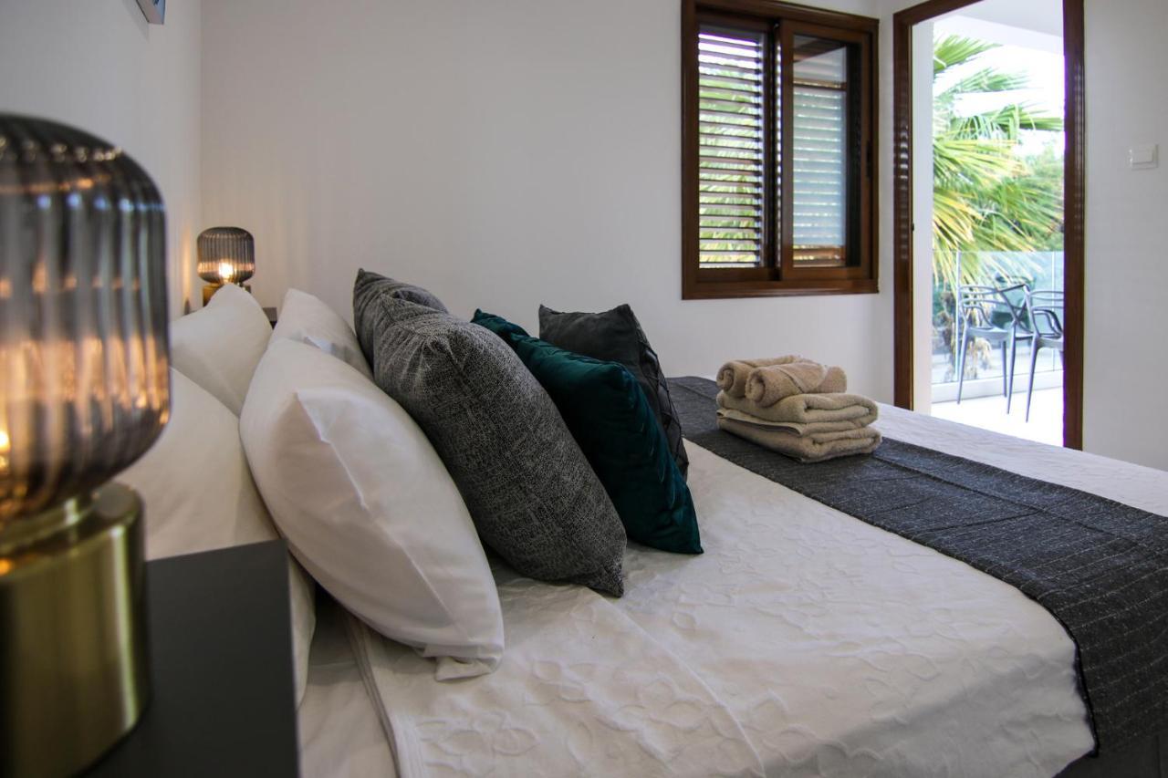 Phaedrus Living: Seaside Flat Constantinos 113