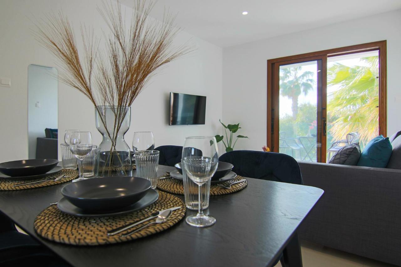 Phaedrus Living: Seaside Flat Constantinos 113 *