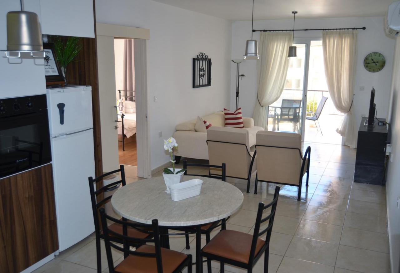 Aristo Universe 5 , Bobs Cave Apartment *