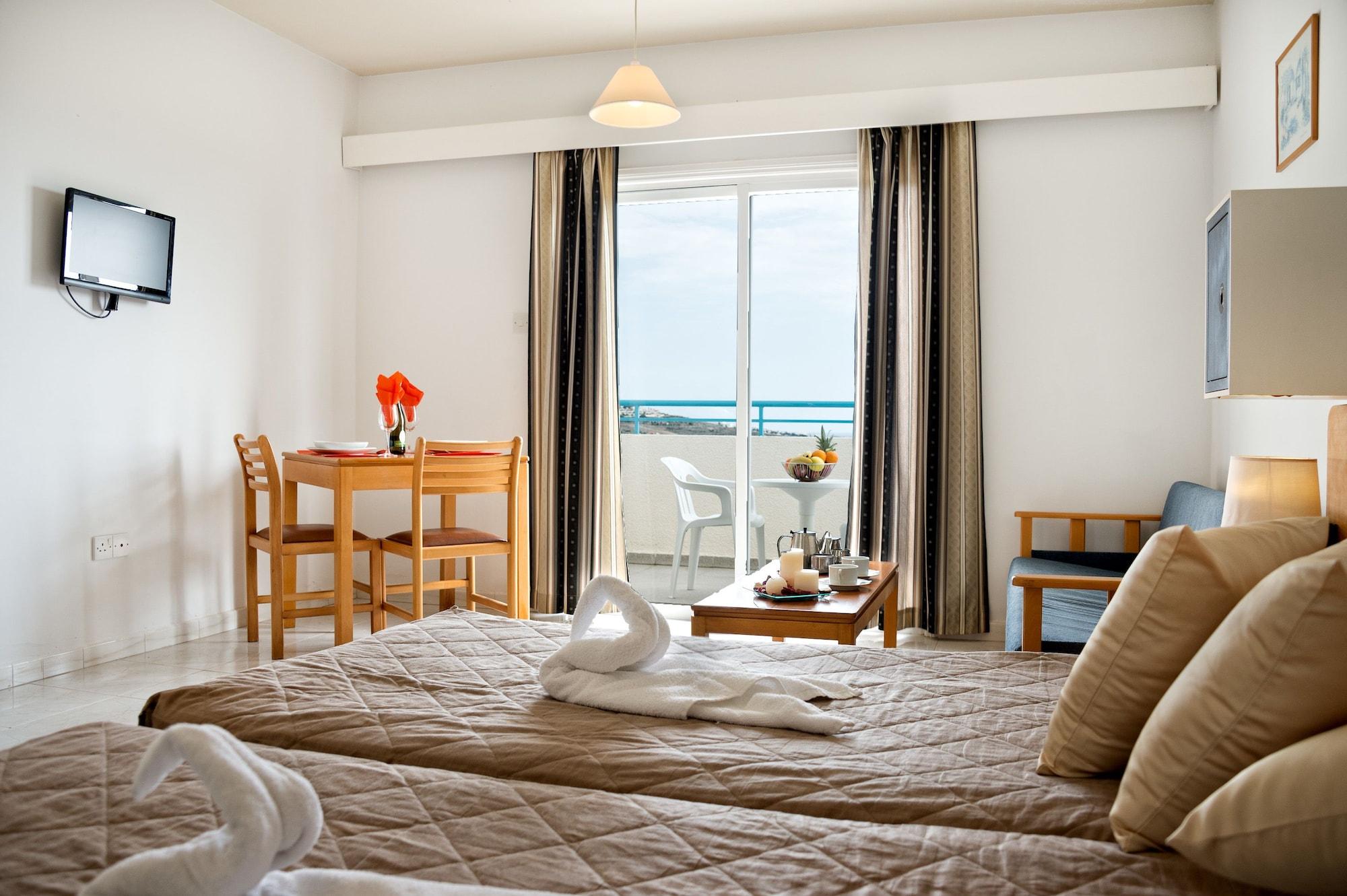 Sunny Hill Aparthotel 3*