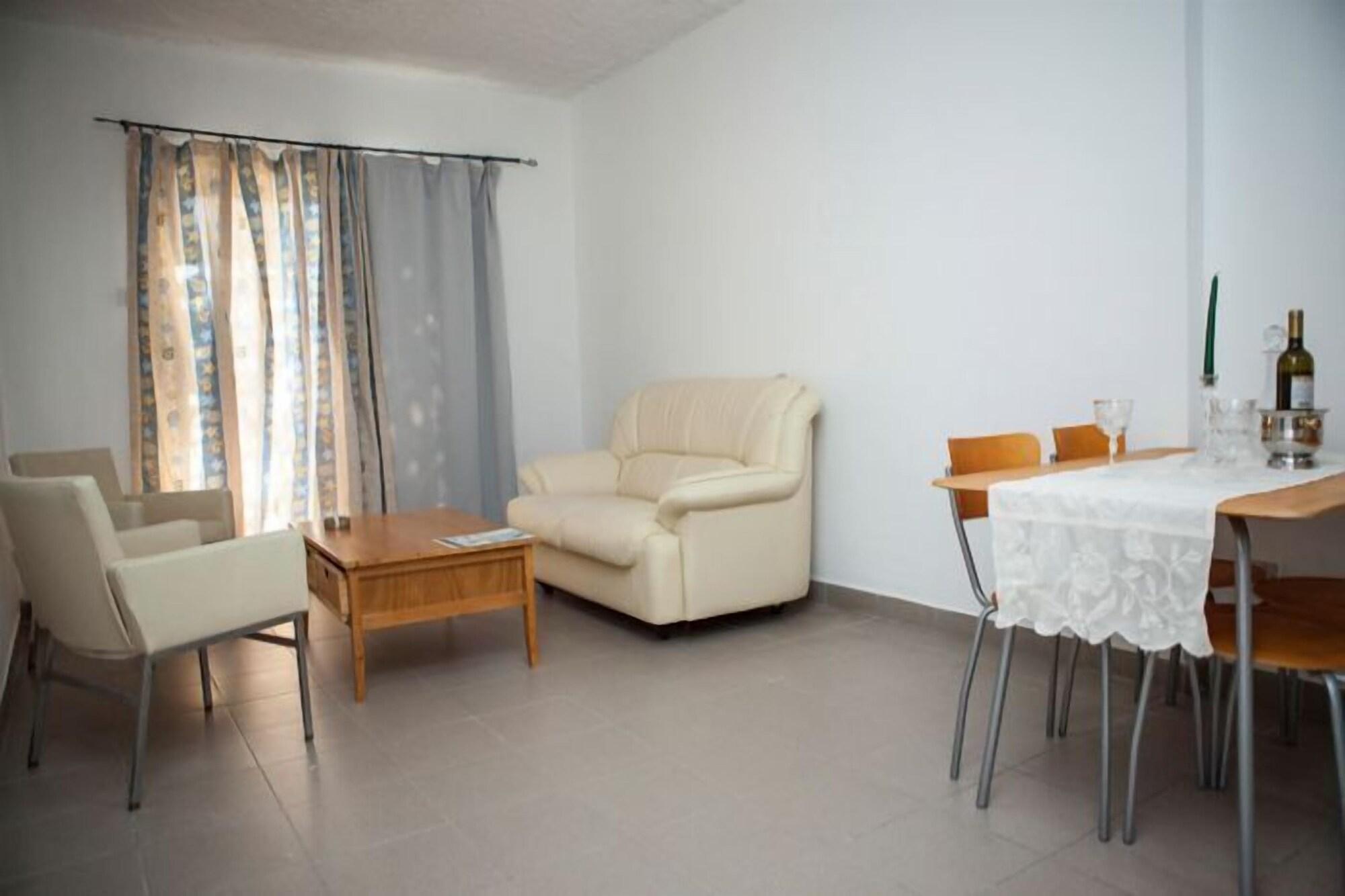 Alecos Aparthotel Paphos