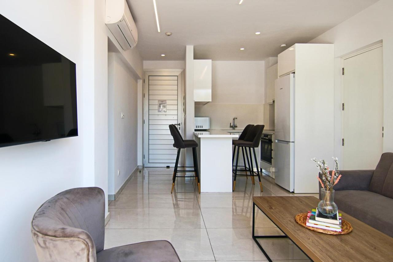 Phaedrus Living - Seaside Executive Flat Harbour 207 Apartment