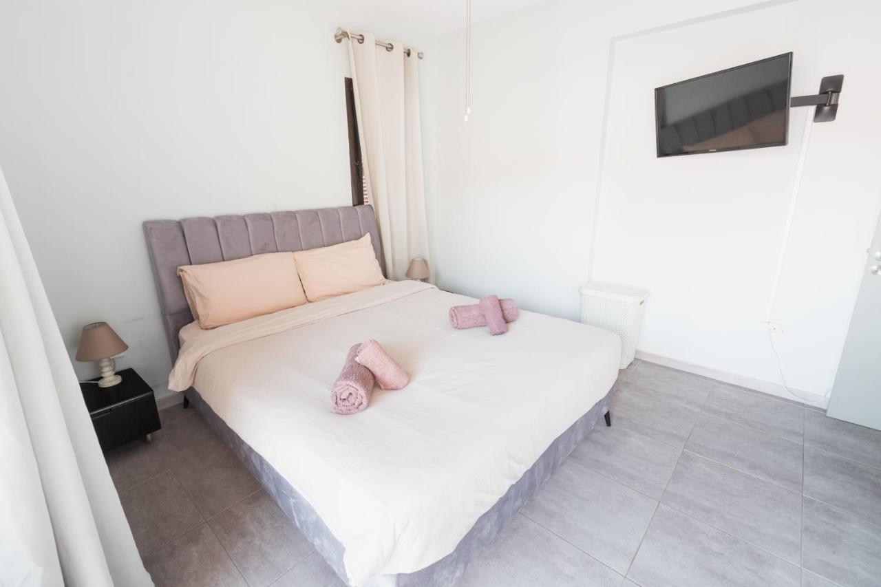 Alexis - Lovely 2-bedroom With Swimming Pool *