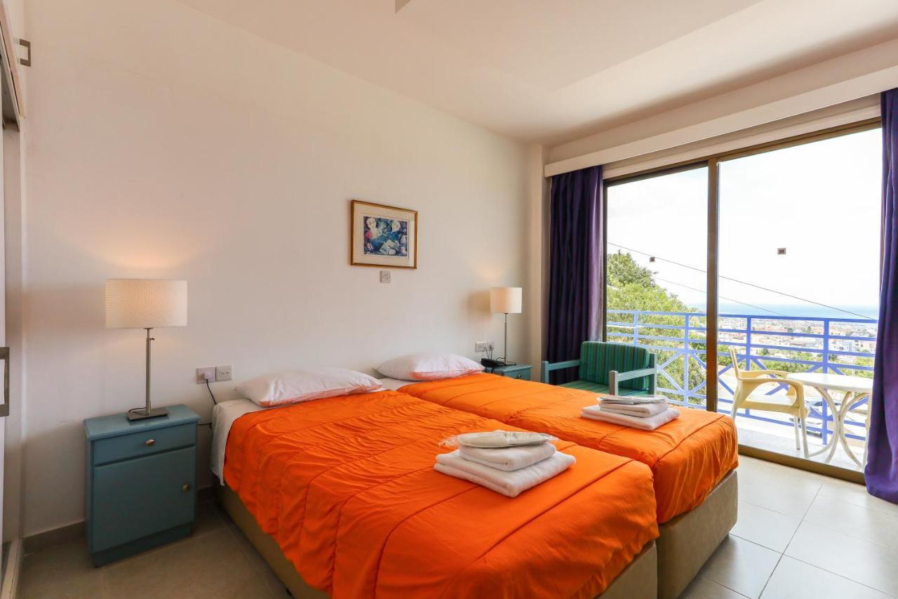 Hotel Axiothea 2*