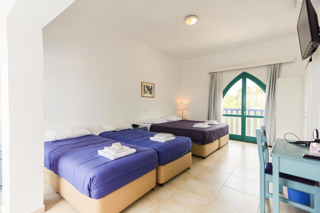 Hotel Axiothea 2*