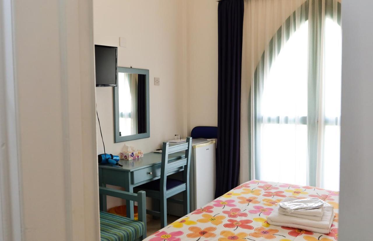 Hotel Axiothea 2*