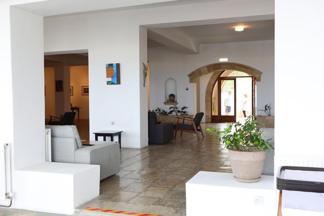 Hotel Axiothea 2*