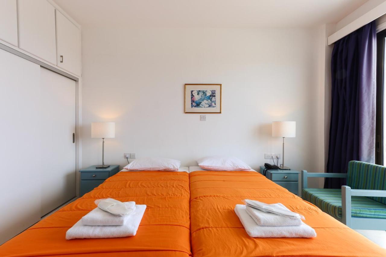 Axiothea Hotel 2*