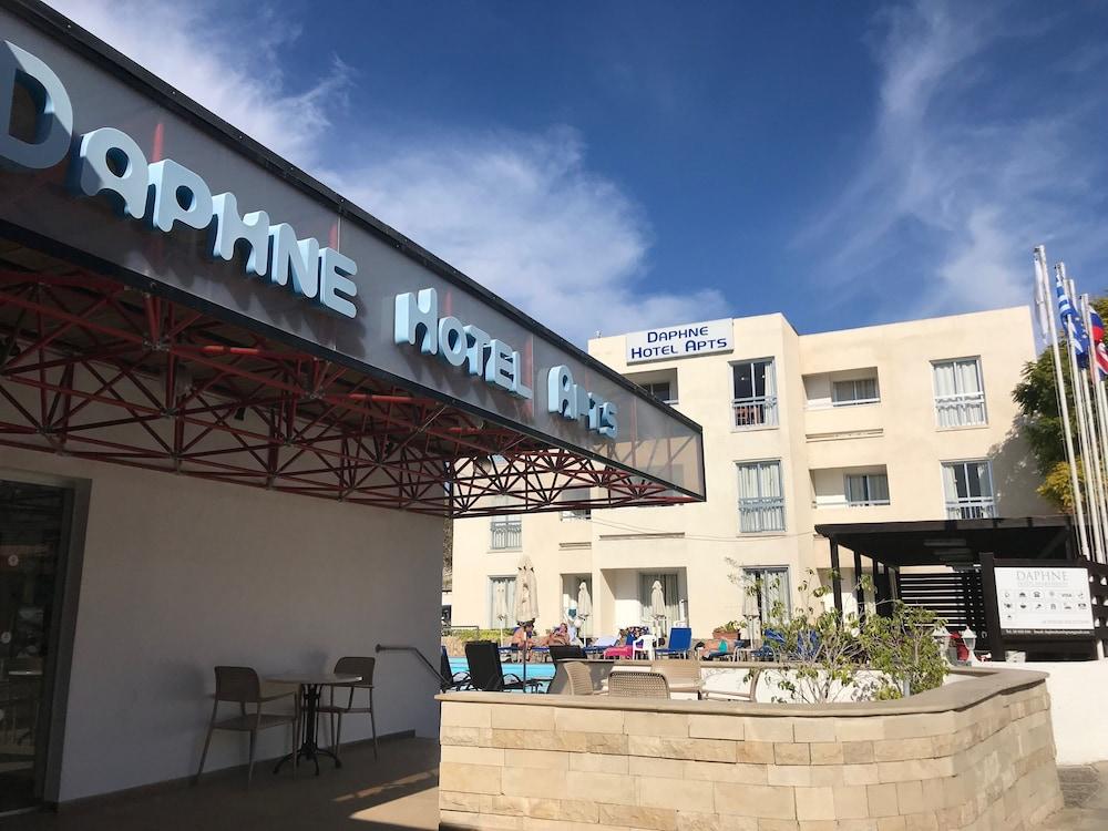 Daphne Aparthotel 3*