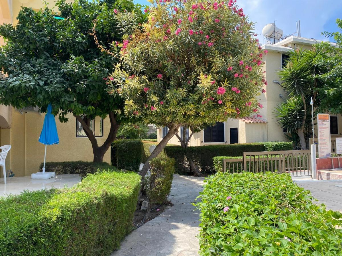 Apartment Seaside Private Garden Terrace Bbq And Pool *
