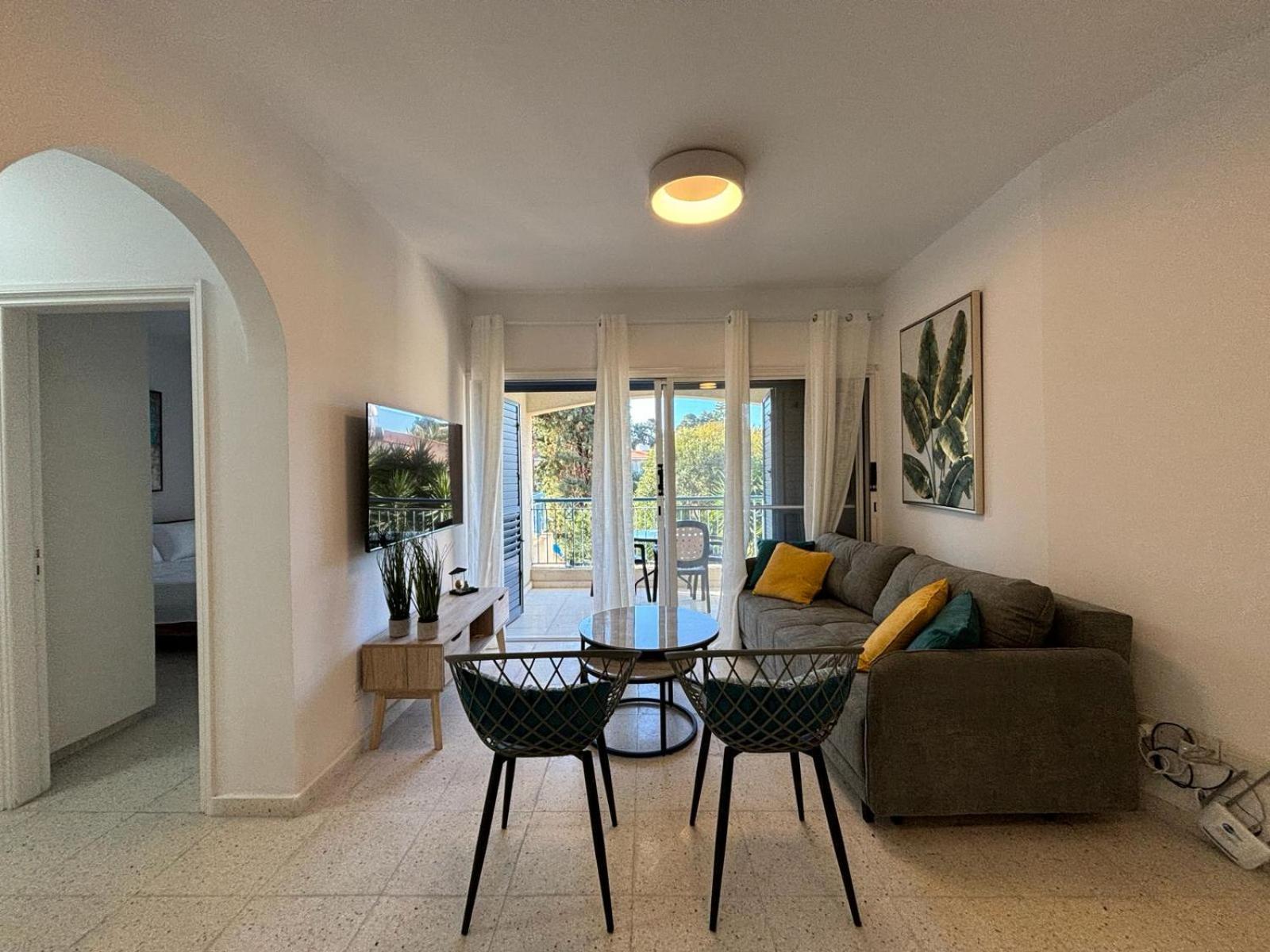 Paradise Gardens Crown-jewel, 2b, Pools, Gardens Apartment