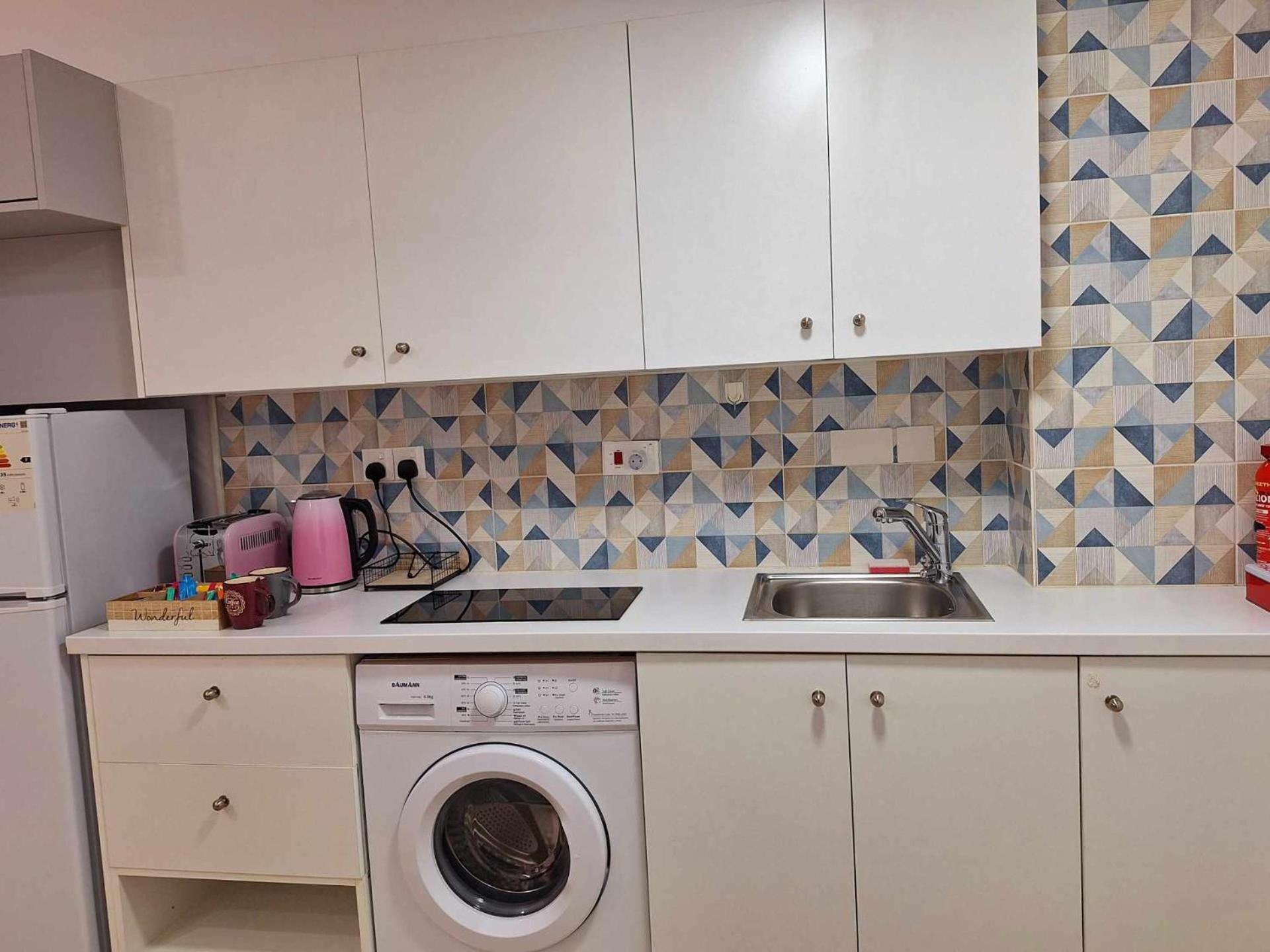 Stylish Kato Close To & Vibrant Harbor Life Apartment *