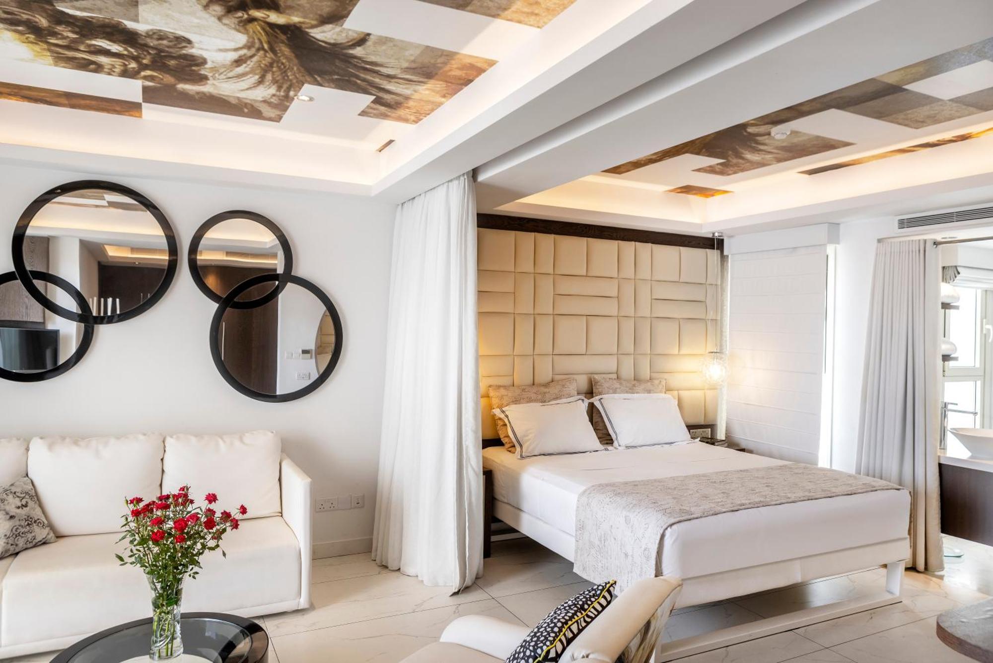 King Jason - Designed For Adults By Louis Hotel 4*
