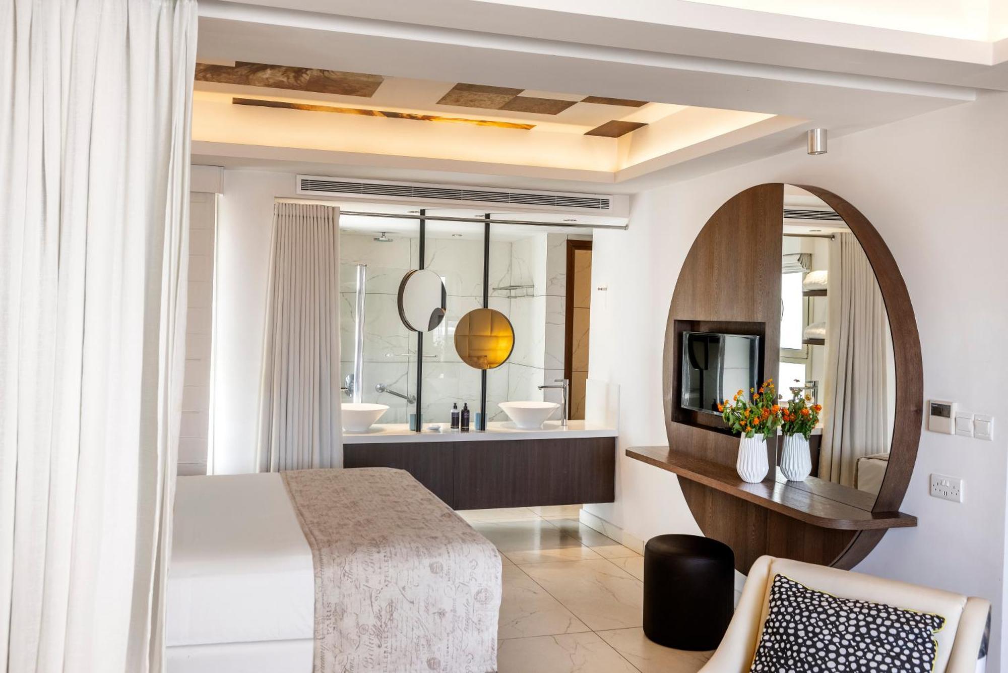 King Jason - Designed For Adults By Louis Hotel