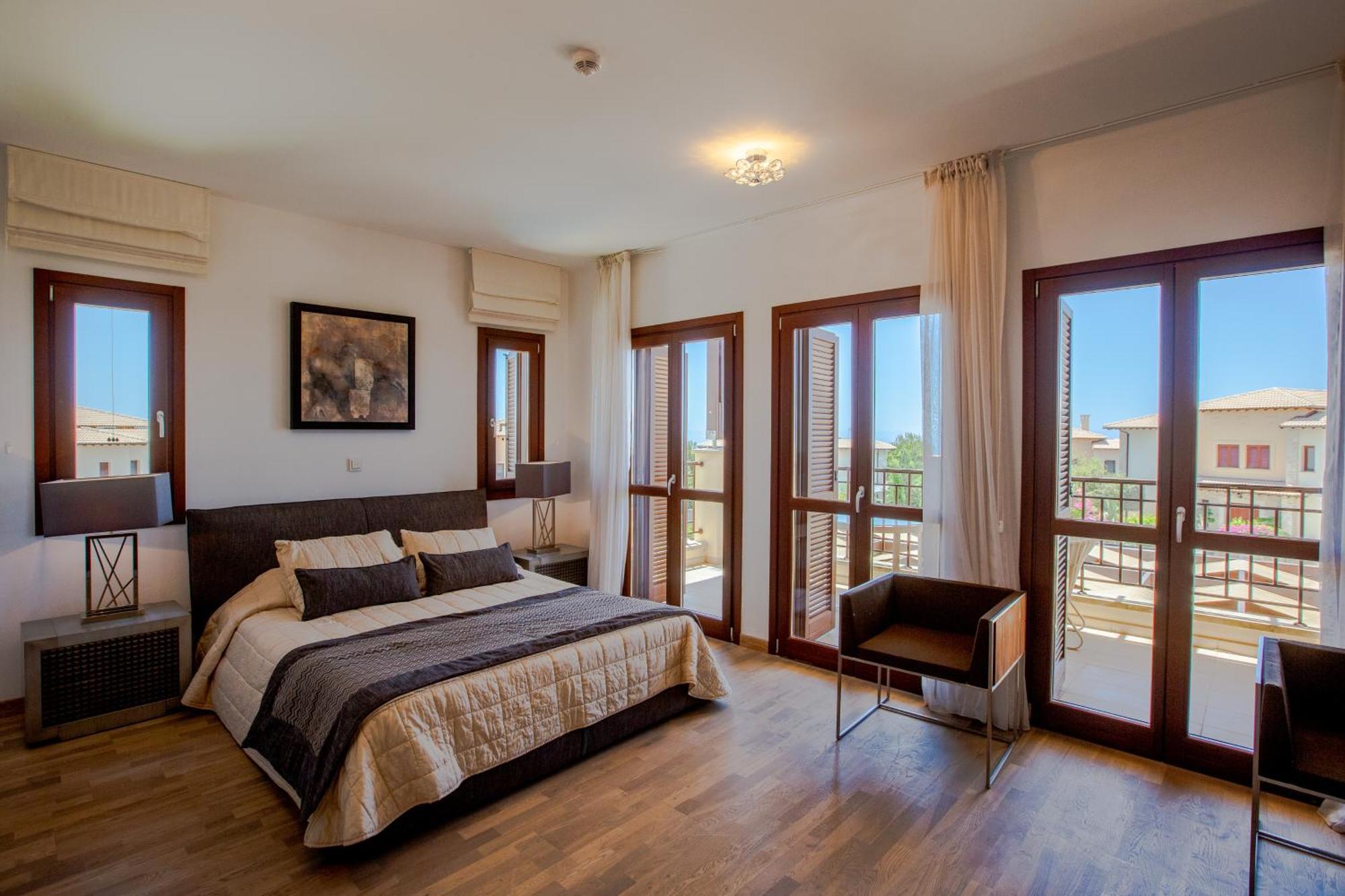 Luxury Aj 06 With Private Heated Pool Paphos