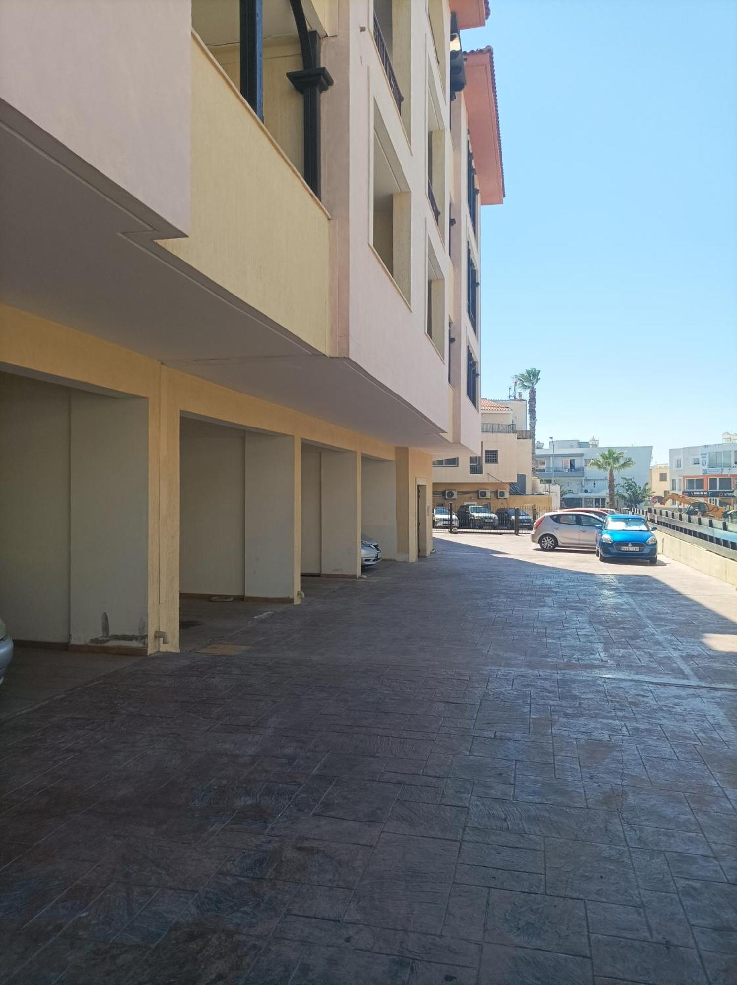 Queens Garden By Kings Mall Apartment