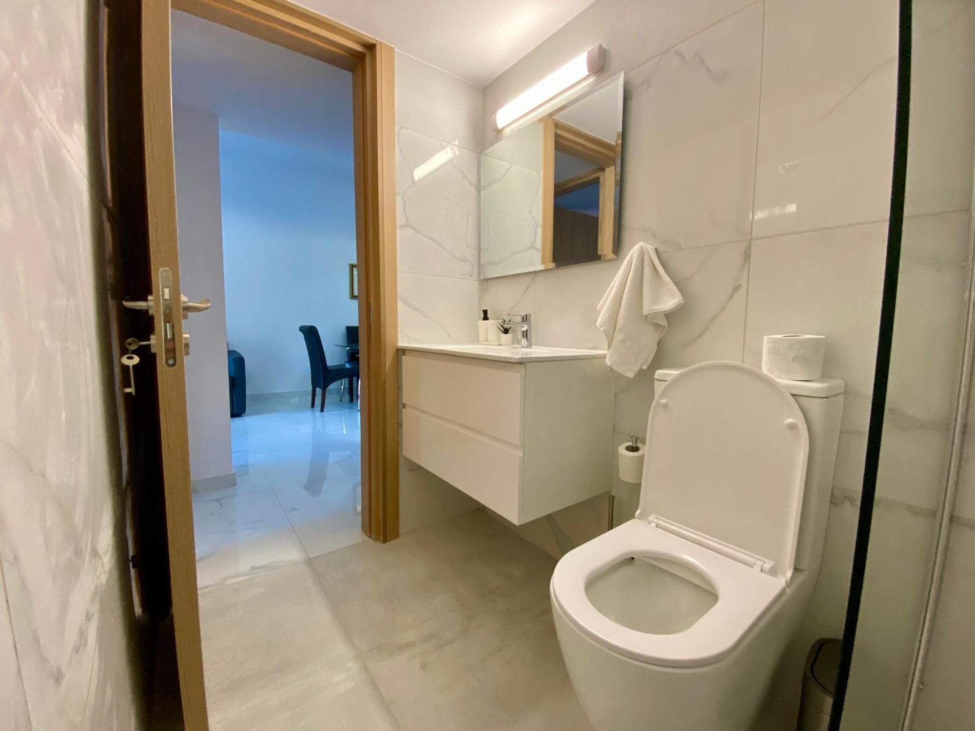 Apartment Seaside Two Bedroom Modern Flat In Tourist Area Paphos
