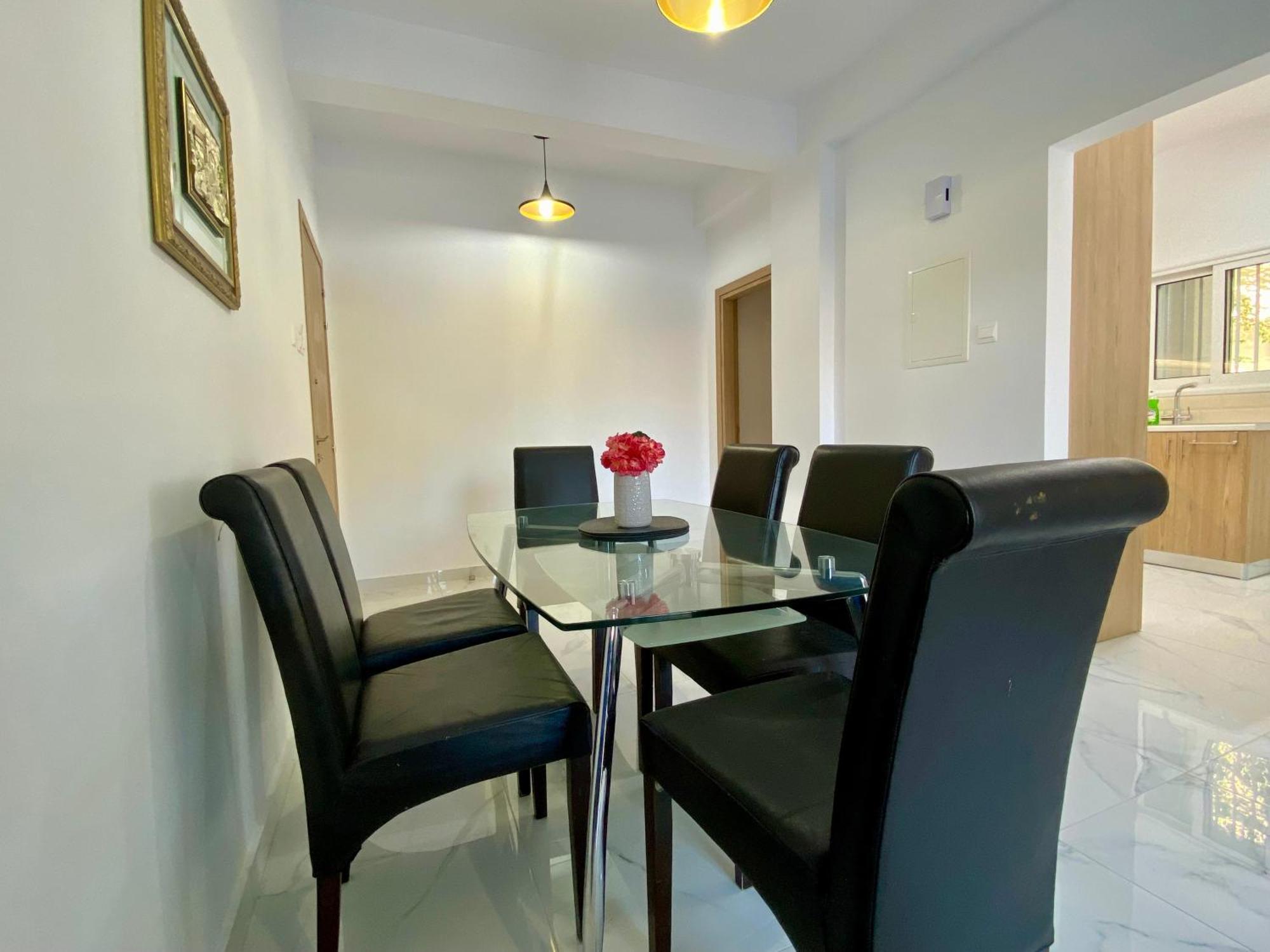 Seaside Two Bedroom Modern Flat In Tourist Area Apartment *