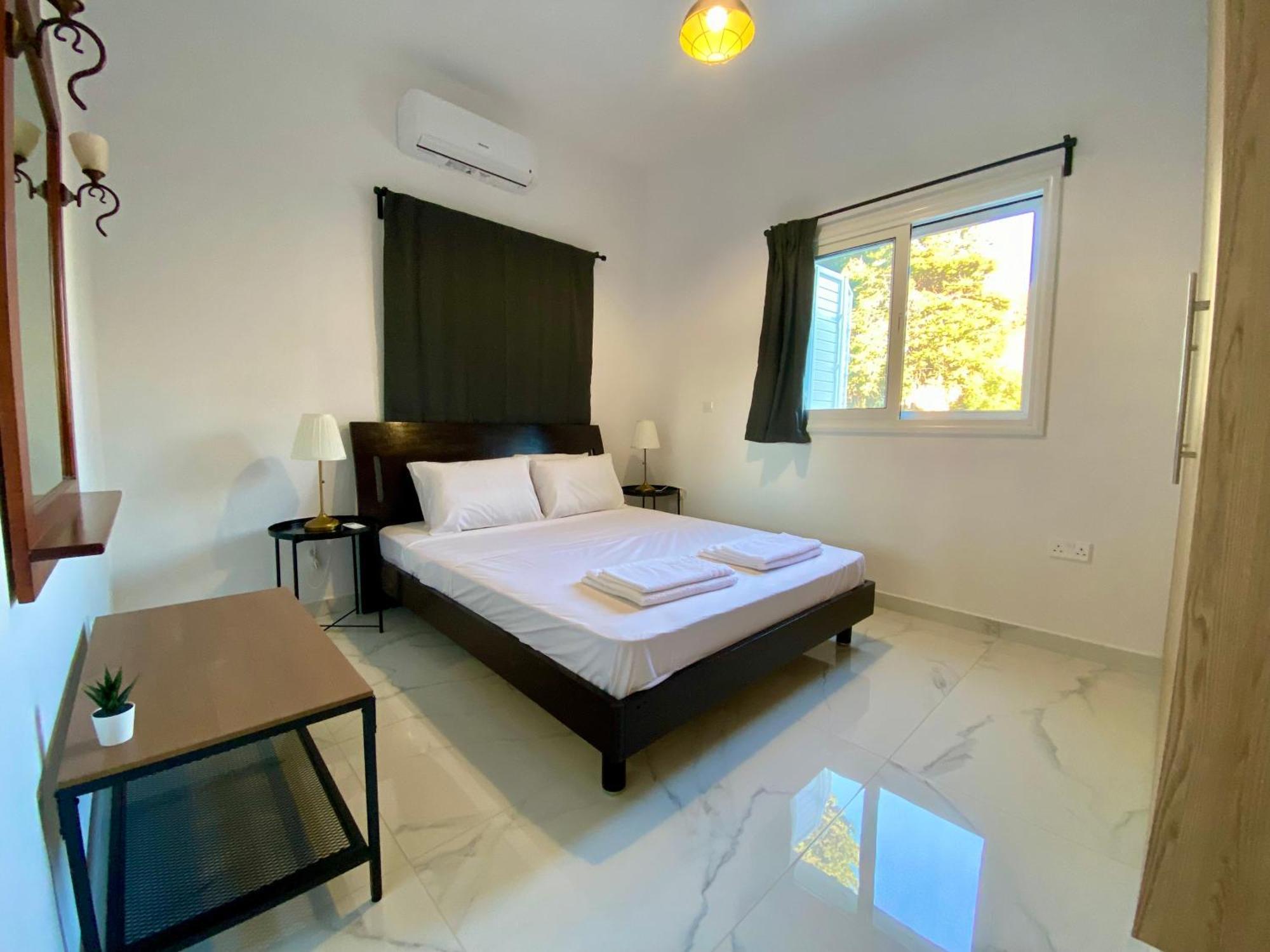 Seaside Two Bedroom Modern Flat In Tourist Area Apartment