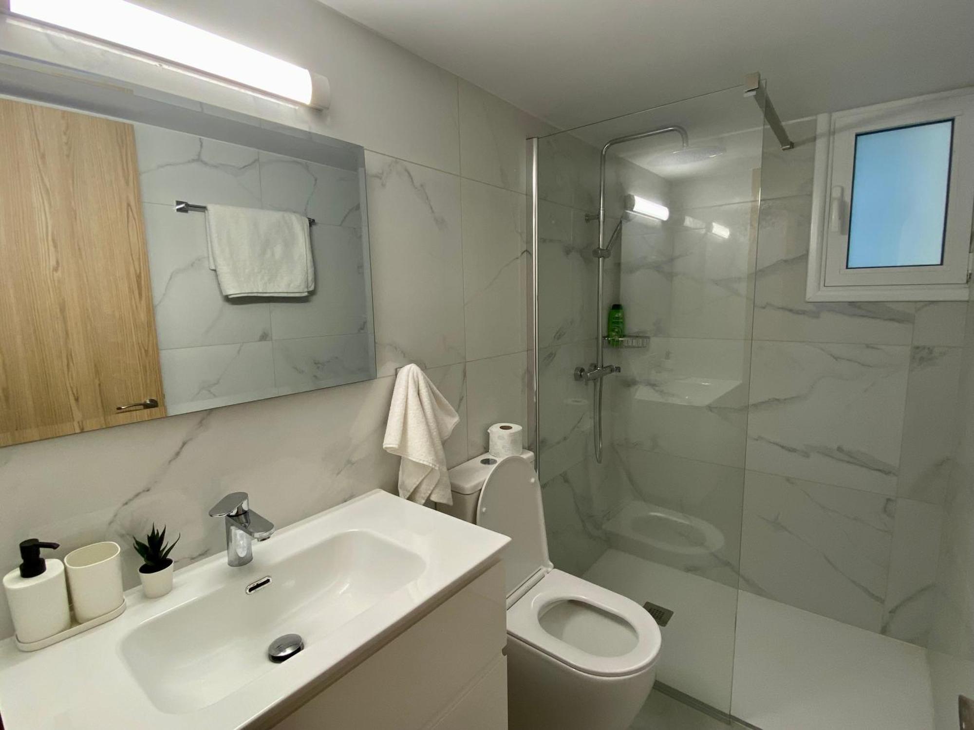 Apartment Seaside Two Bedroom Modern Flat In Tourist Area *