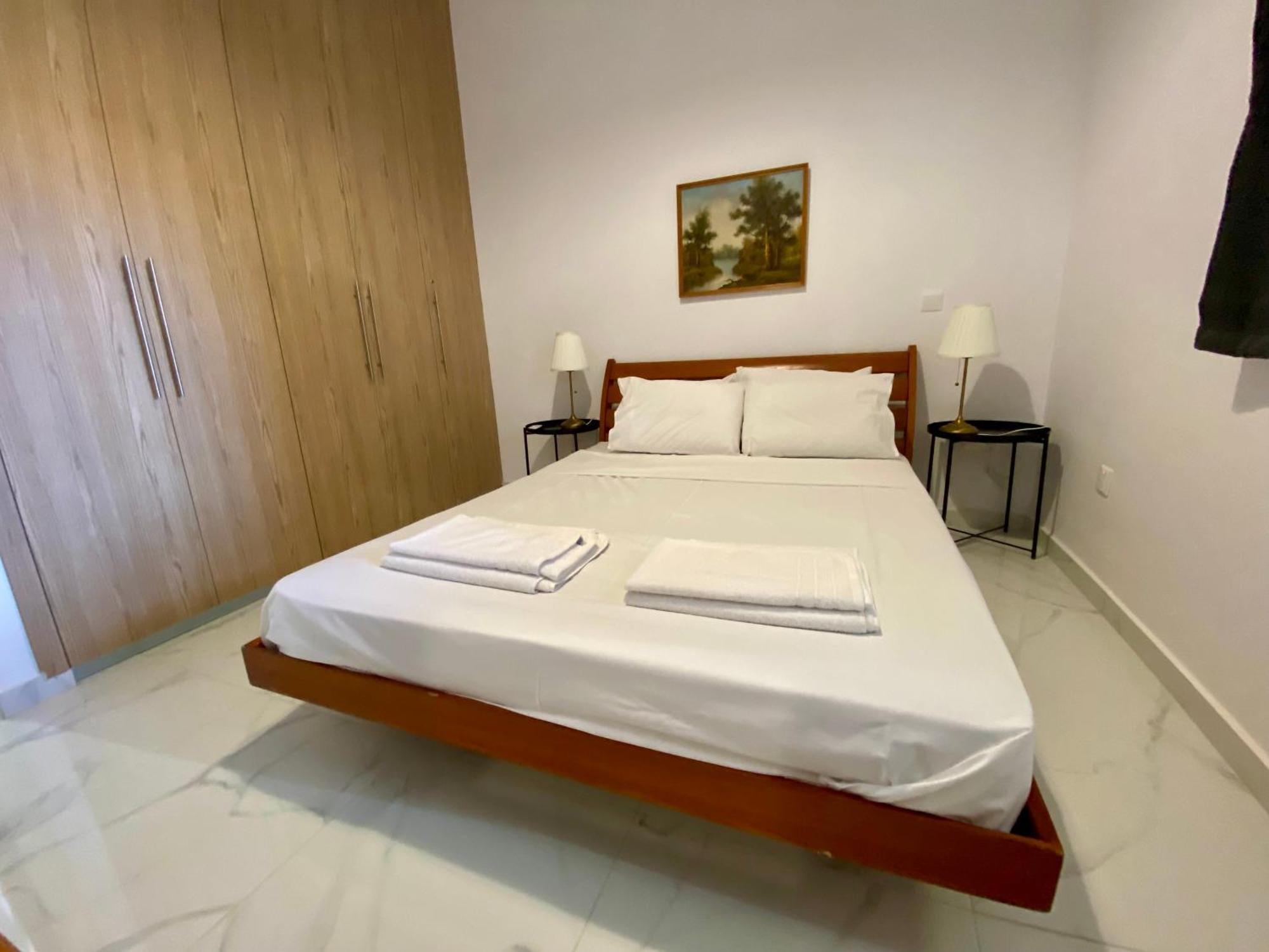 Seaside Two Bedroom Modern Flat In Tourist Area *