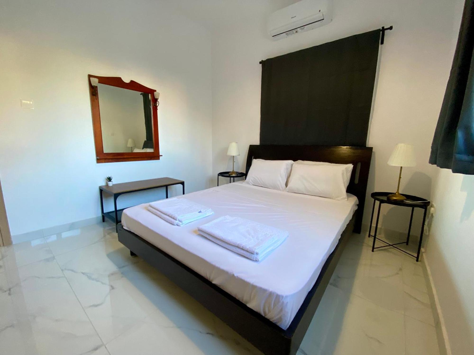Seaside Two Bedroom Modern Flat In Tourist Area Apartment