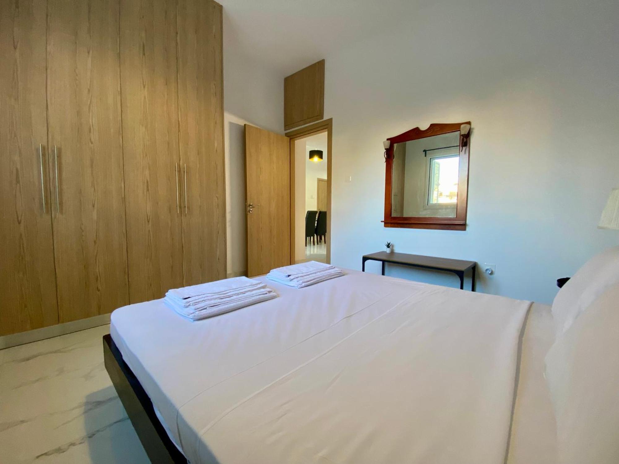 Seaside Two Bedroom Modern Flat In Tourist Area Apartment *
