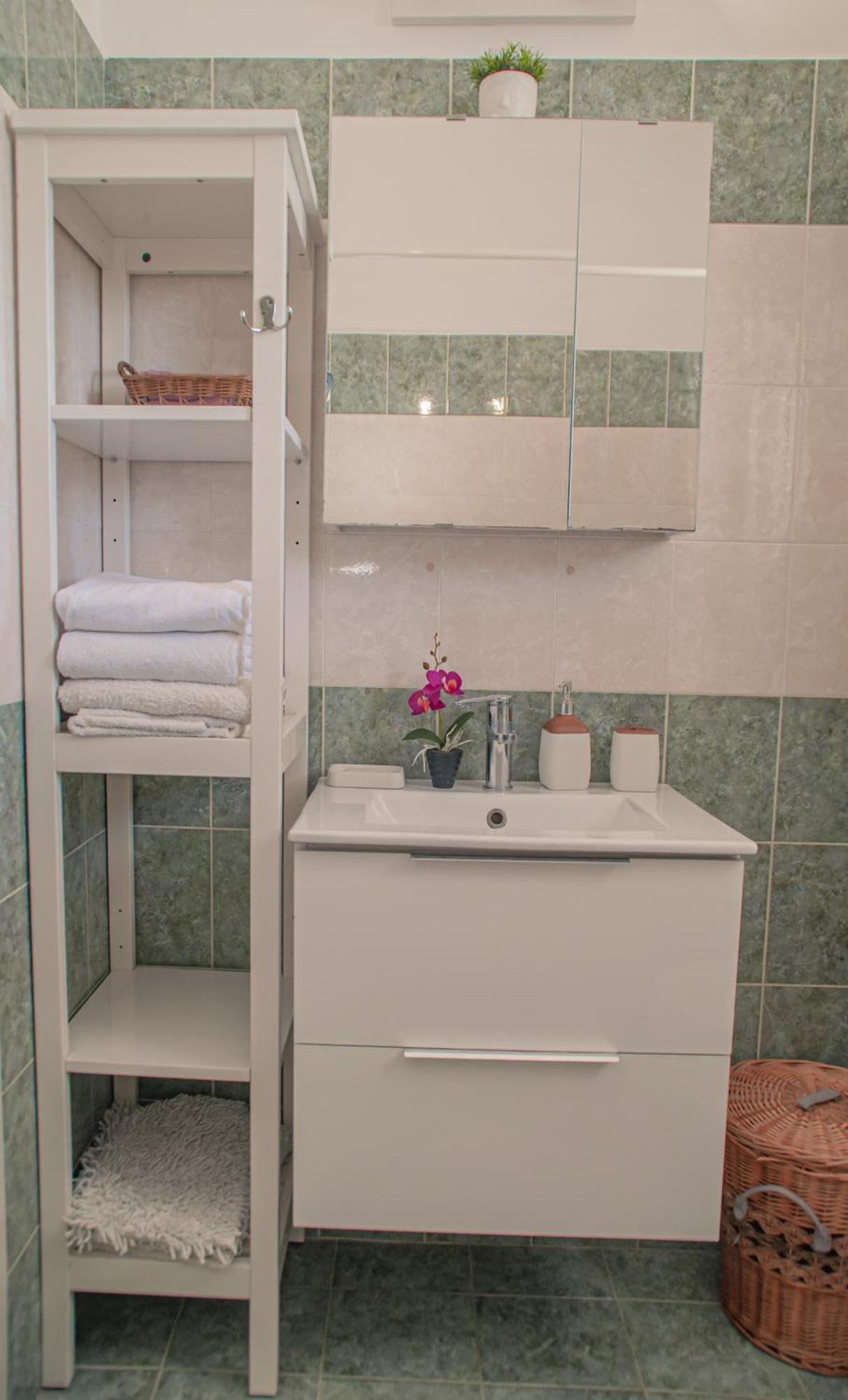 Cozy 1 Bedroom In Walking Distance To The Municipal Apartment