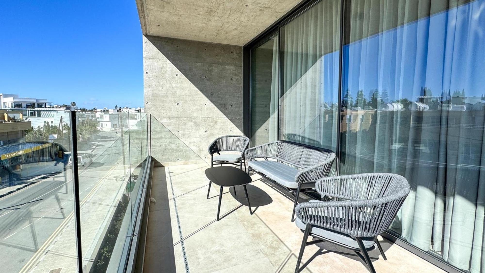 Malberry Park 203 - Modern 2 Bedroom With Pool, Gym, Jaccuzi *