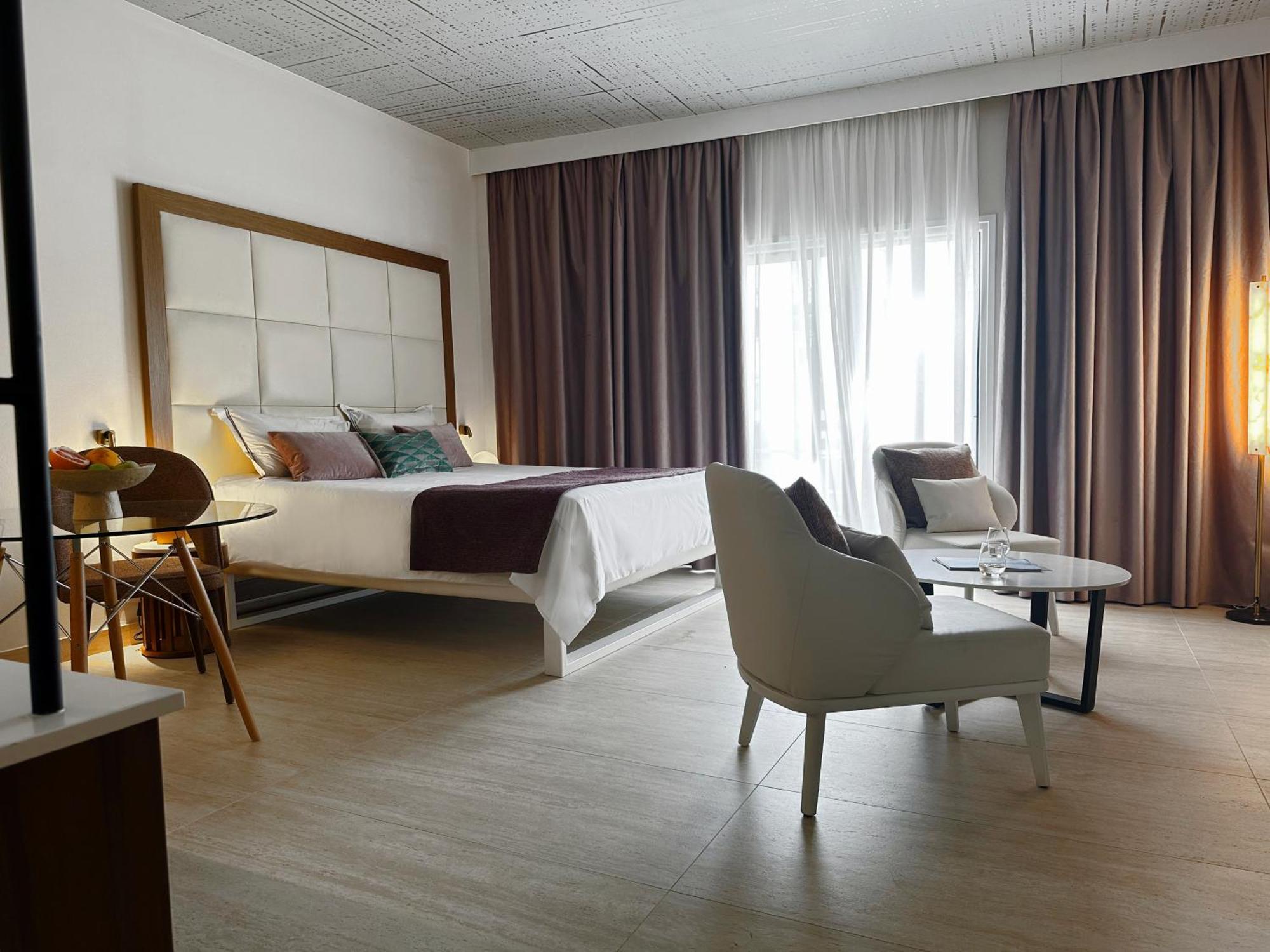 King Jason - Designed For Adults By Louis Hotel