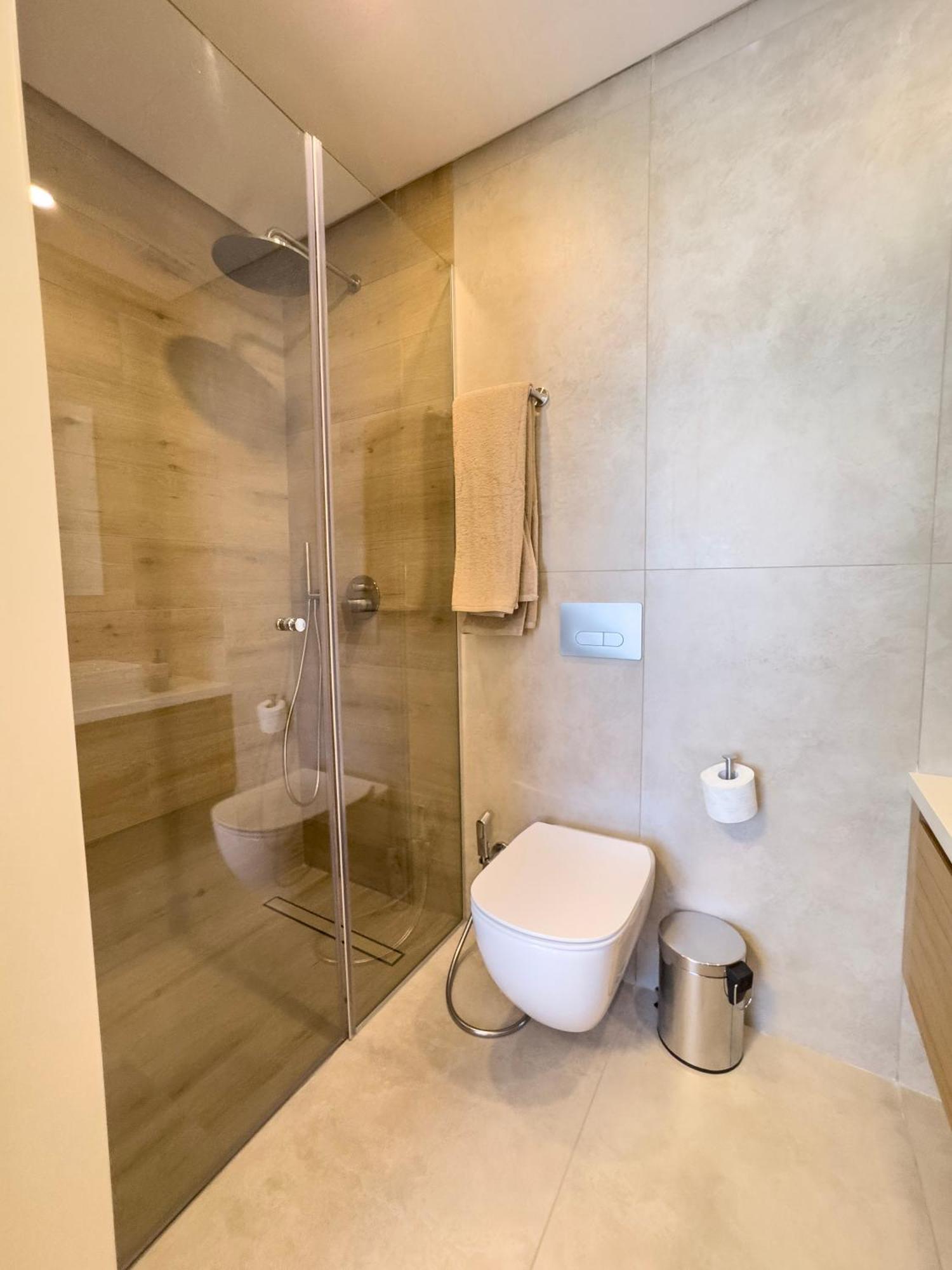 Malberry Park 204 - Modern 2 Bedroom With Pool, Gym, Jaccuzi Apartamento Paphos