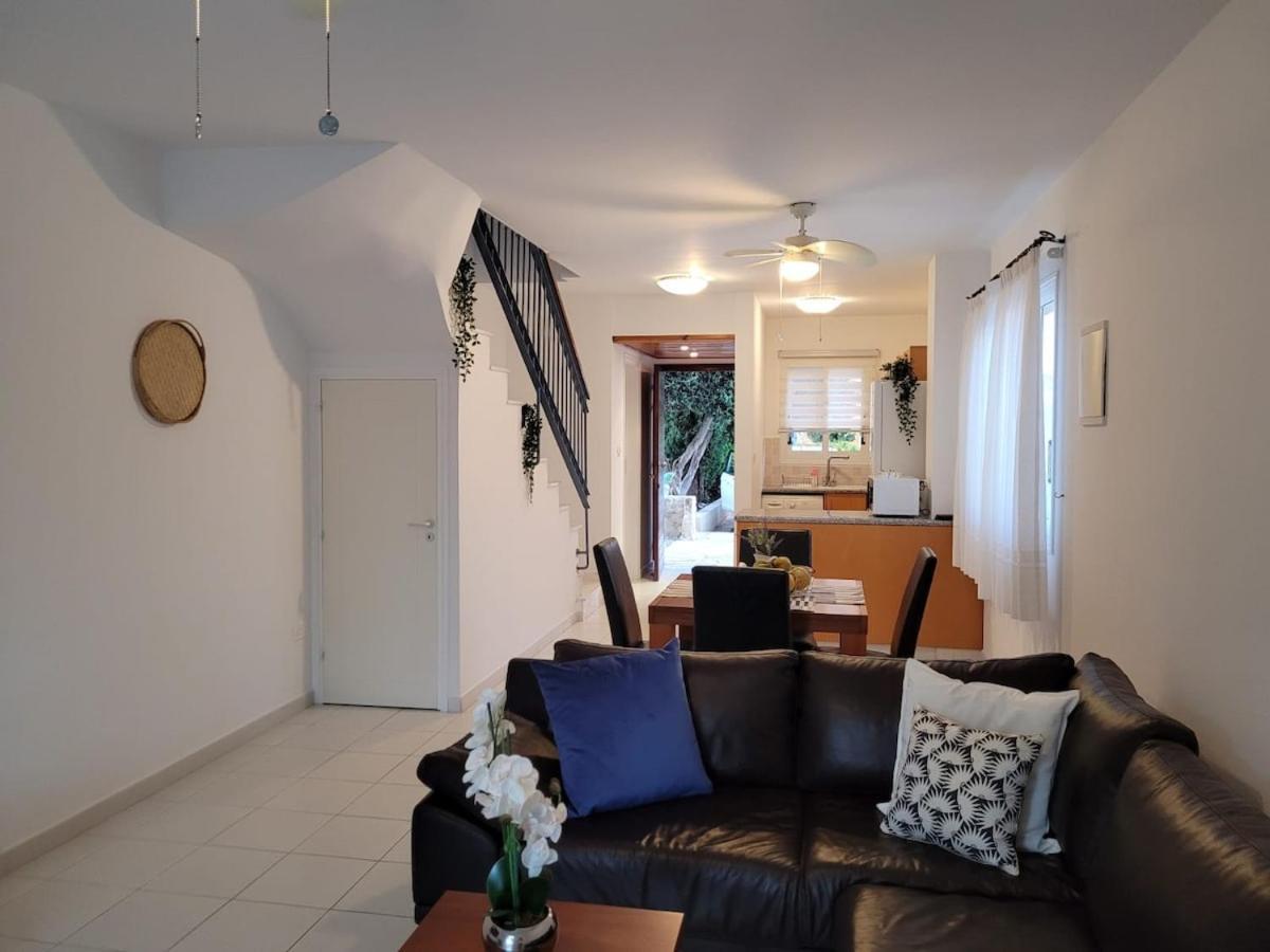 Large 2-bedroom Townhouse With Patio, 200mbps Wifi Apartment Paphos