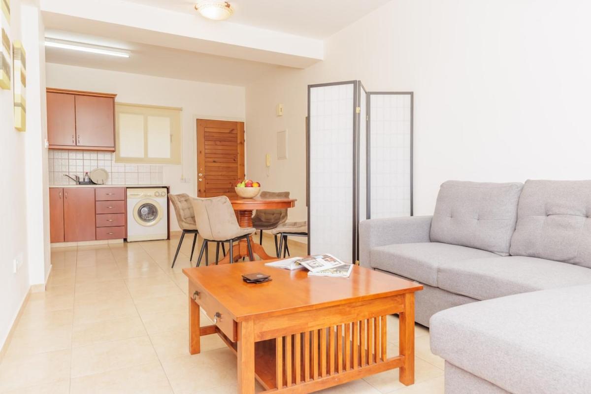 Walnut 1bed With Shared Pool Apartment Paphos