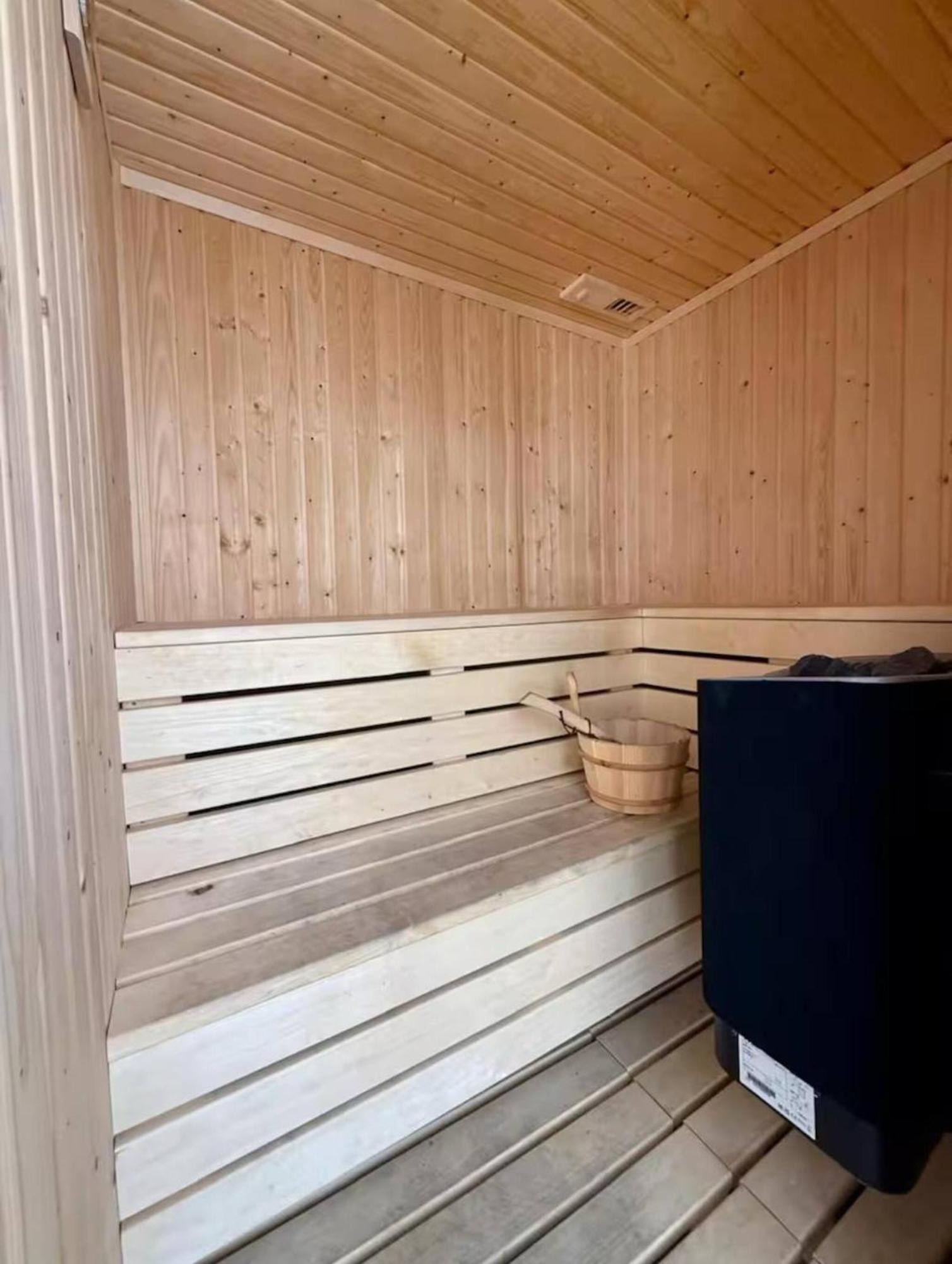 New Coral + Pool & Sauna Apartment Paphos