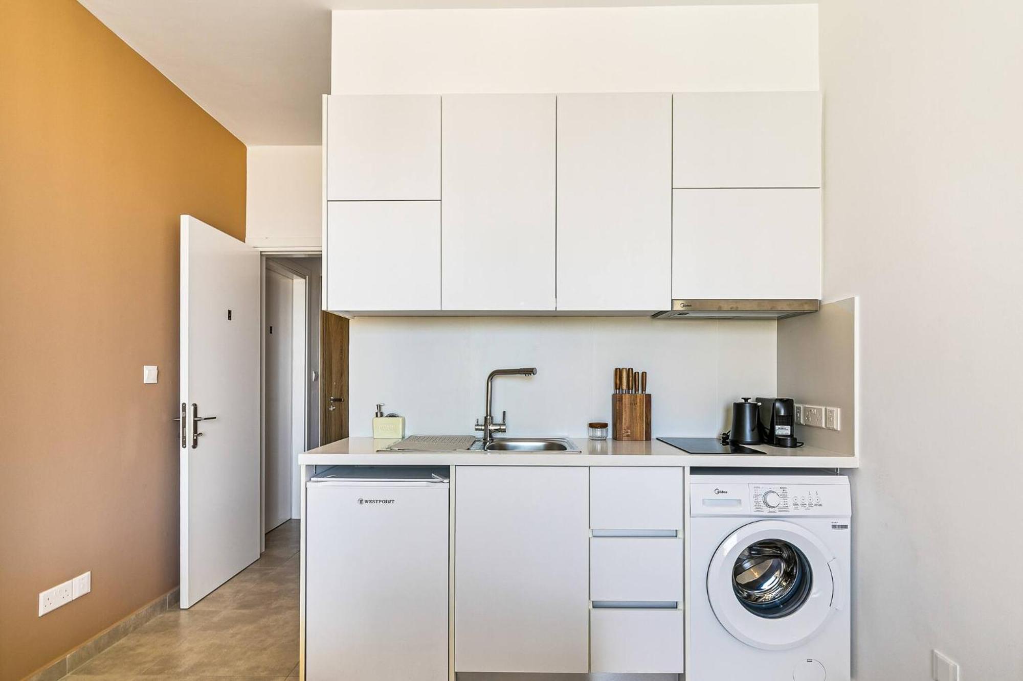Apartment New Coral + Pool & Sauna Paphos