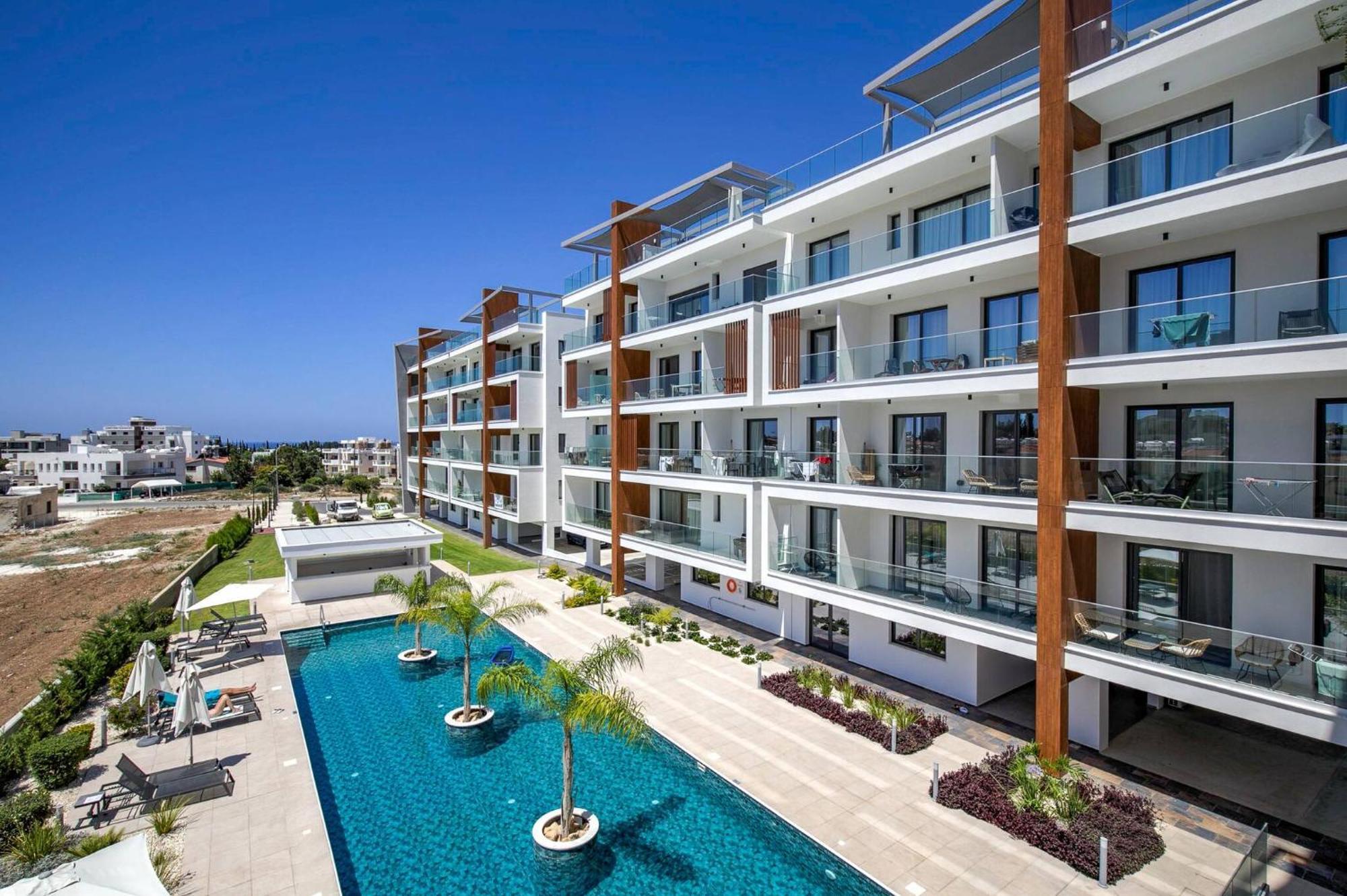 New Coral + Pool & Sauna Apartment Paphos