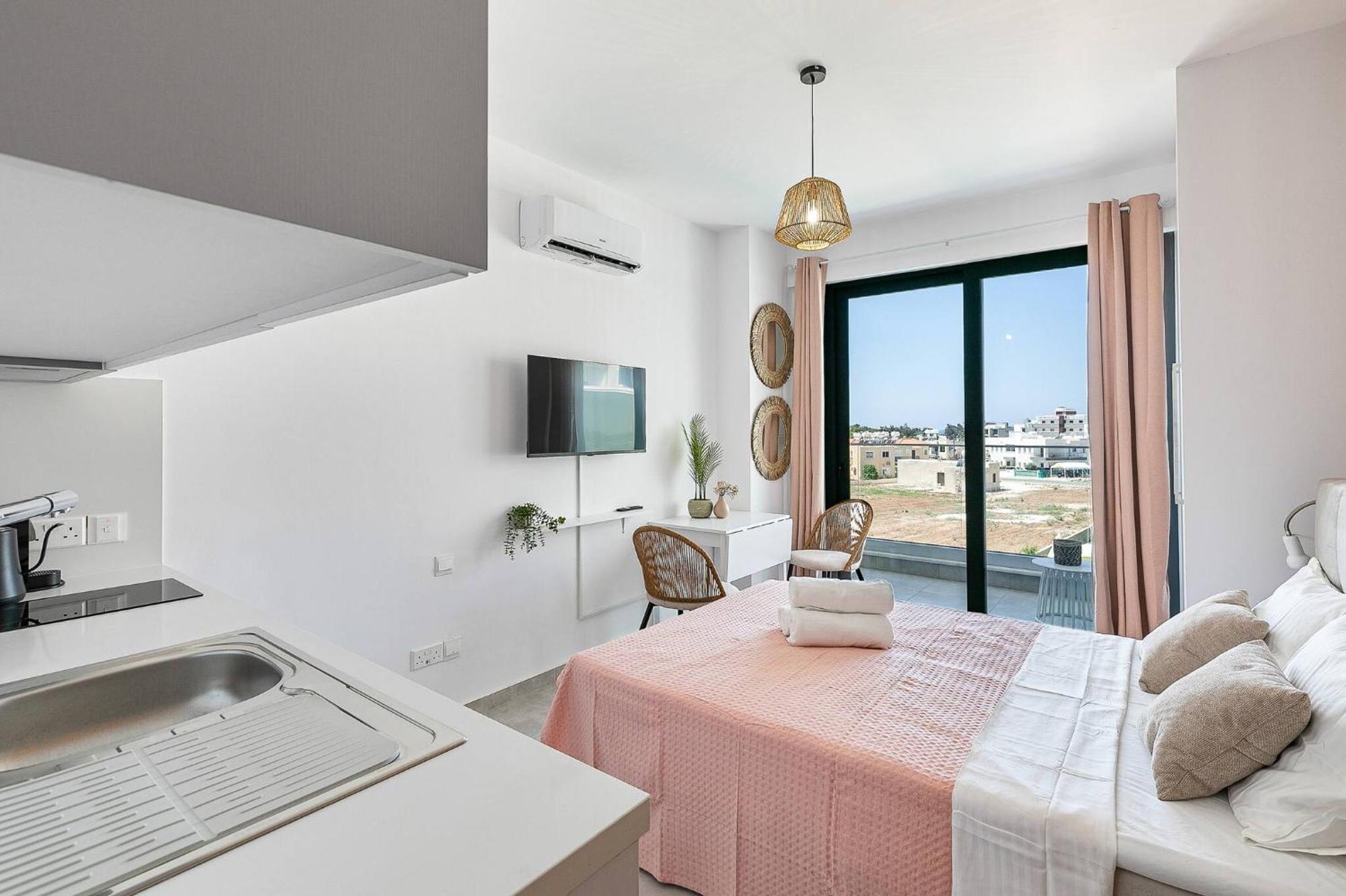 New Coral + Pool & Sauna Apartment Paphos